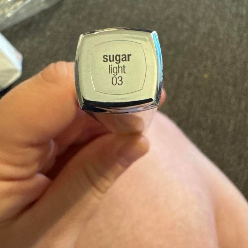 Neutrogena radiant cream concealer in shade 03 Sugar Light - Picture 3 of 3